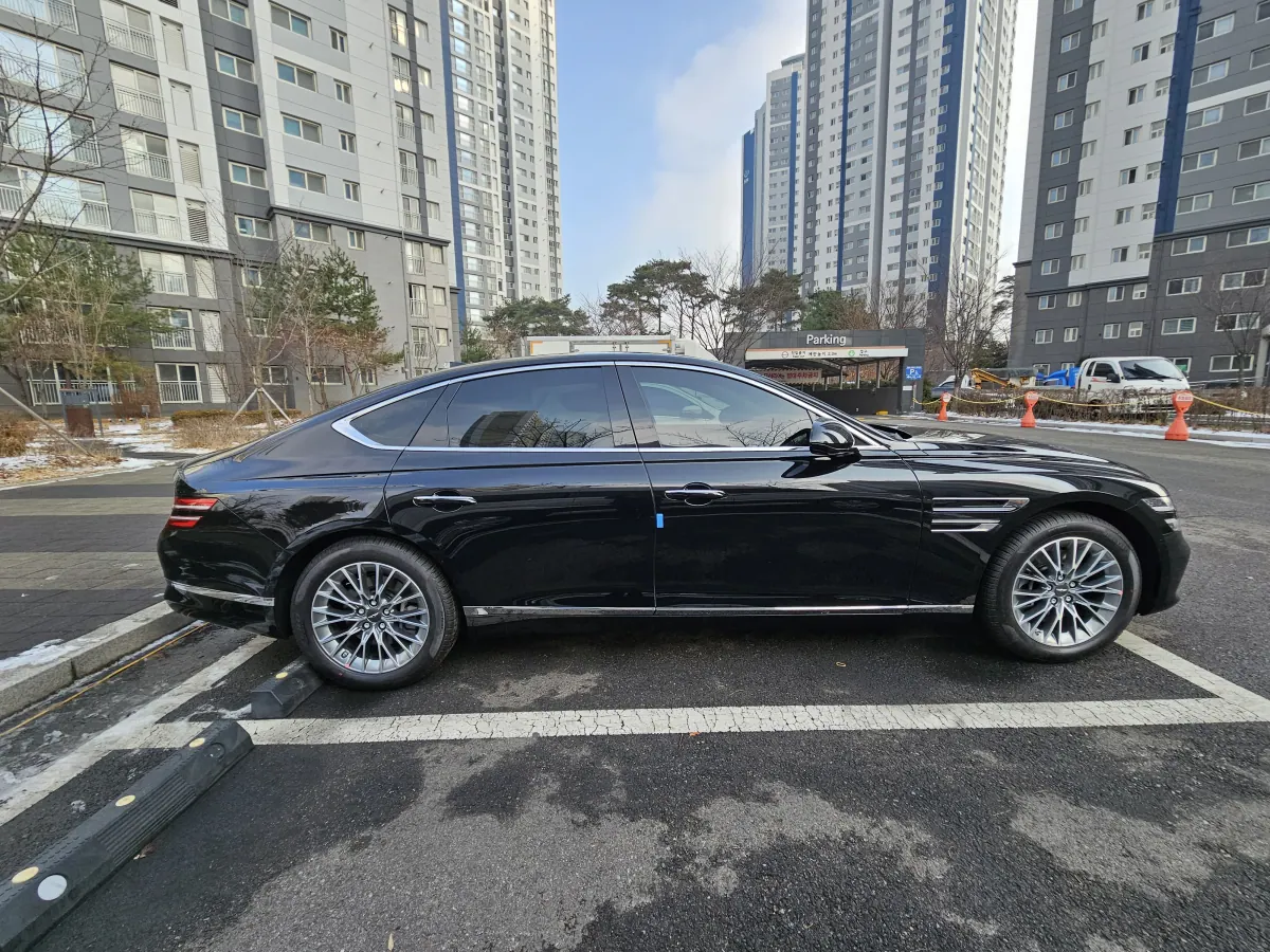 Détails : Berline Genesis G80