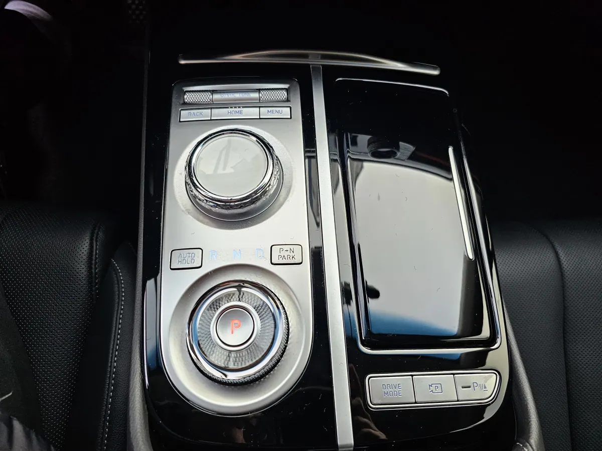 Détails : Berline Genesis G80