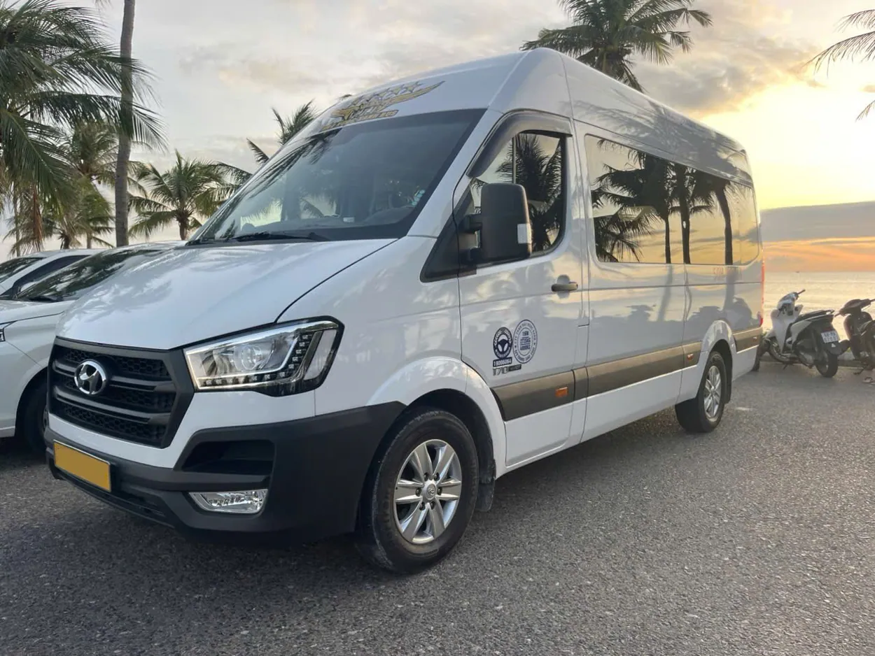 Hyundai Solati 16 places
